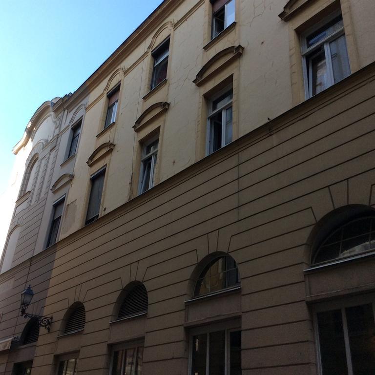 Szundi Szobak Печ Екстериор снимка